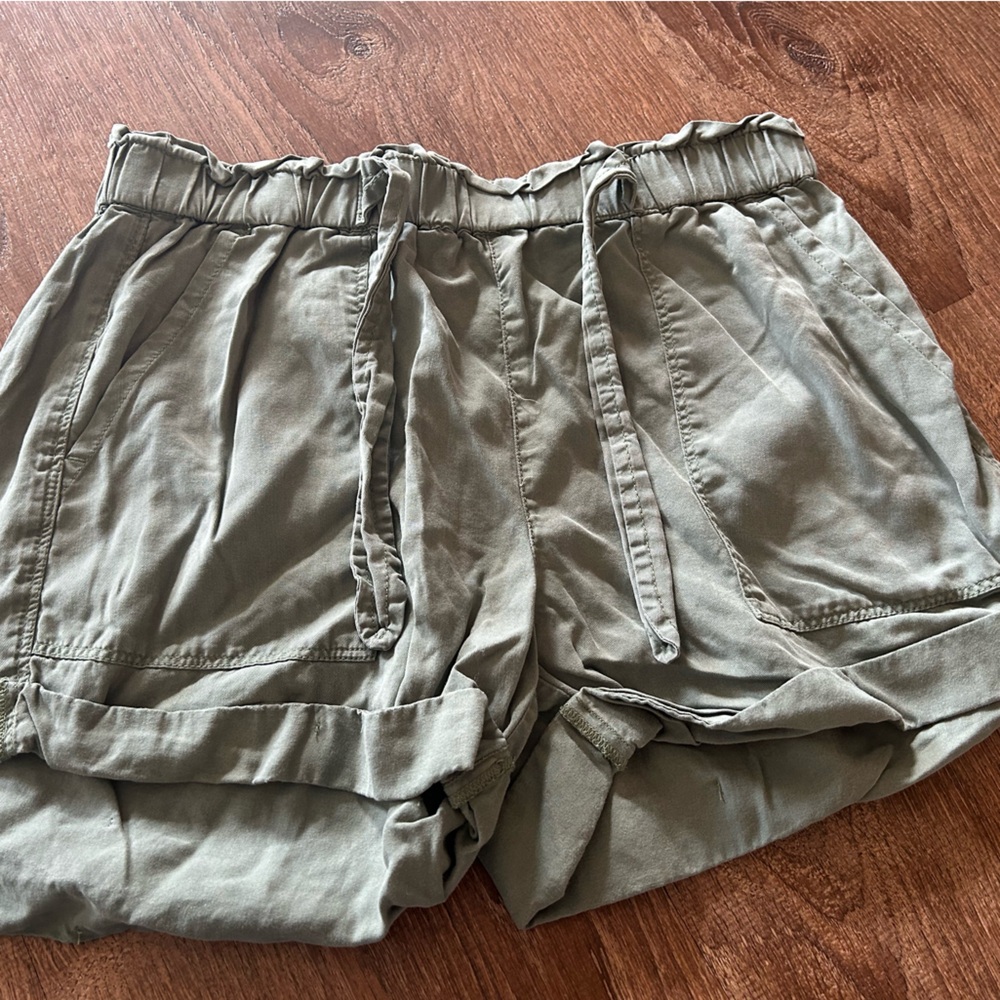 Aerie Sage Green Women's Cargo Shorts